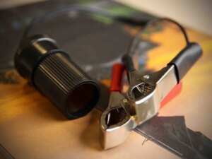 Nikl Adaptér autobaterie - zásuvka 12/24V