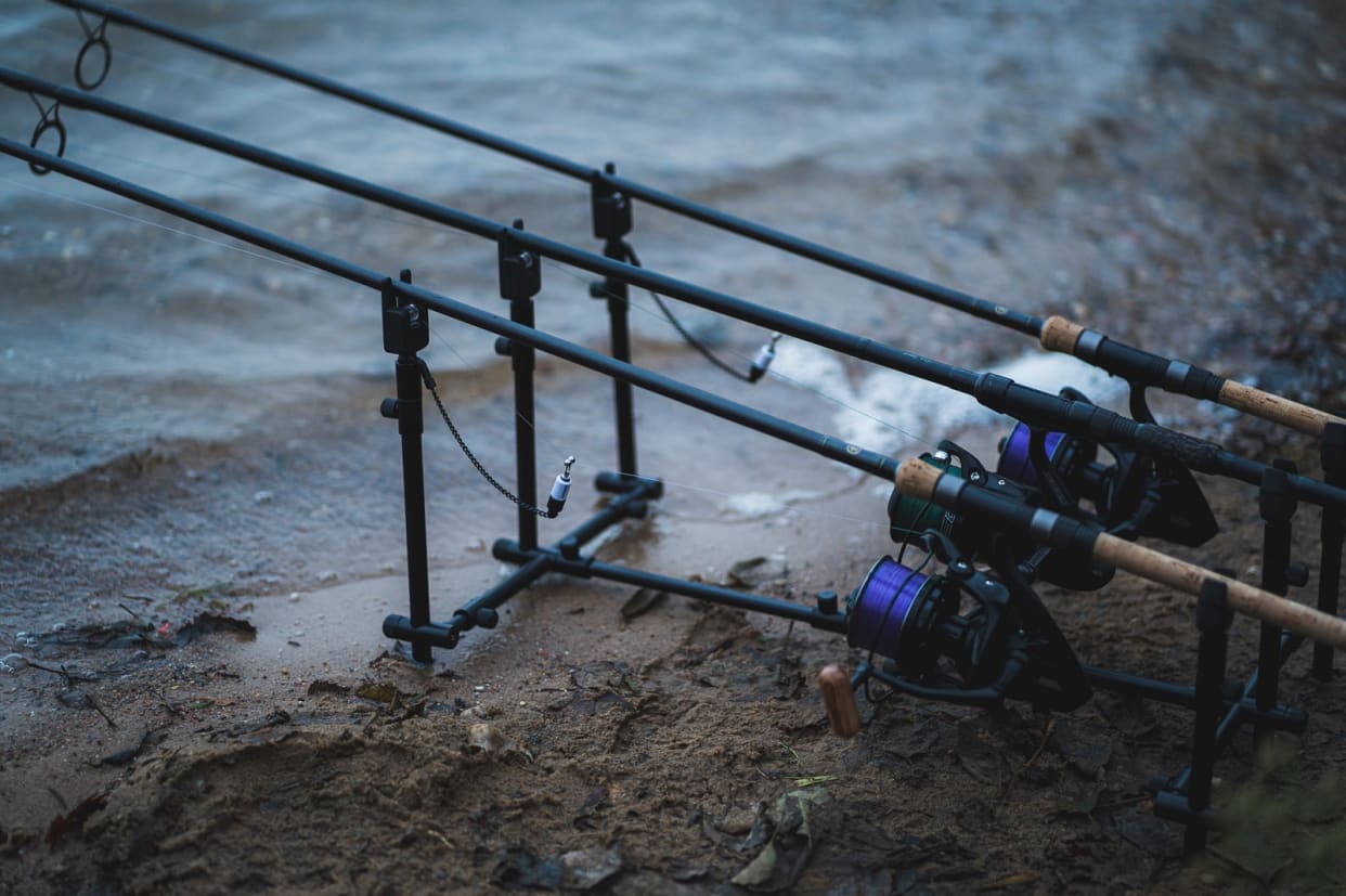 Giants fishing Stojan Black Rod Pod 3 Rods - Image 4